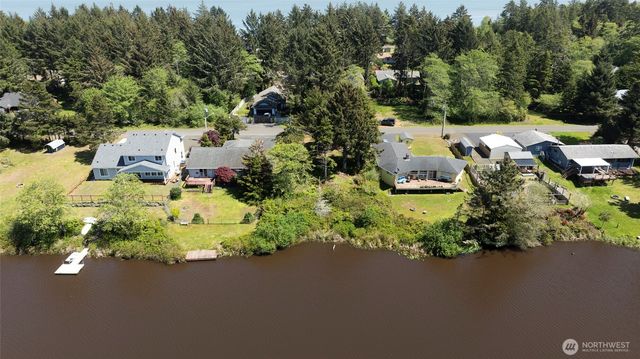 743 Copalis Avenue NE, Ocean Shores, WA 98569