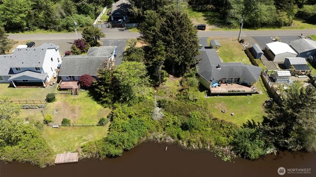 743 Copalis Avenue NE, Ocean Shores, WA 98569