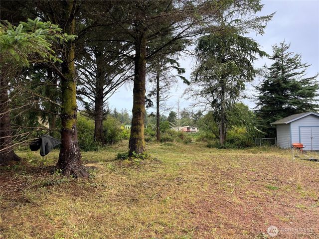 743 Copalis Avenue NE, Ocean Shores, WA 98569