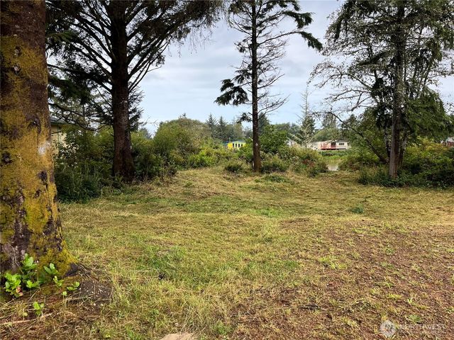 743 Copalis Avenue NE, Ocean Shores, WA 98569