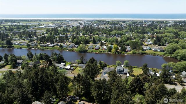 743 Copalis Avenue NE, Ocean Shores, WA 98569