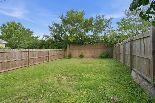 2712A Sharondale Ct, Nashville, TN 37215