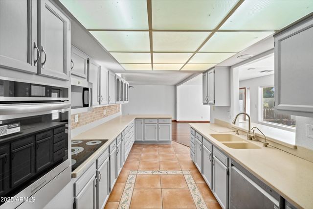 19820 N Cherry Tree Lane, Sun City, AZ 85373