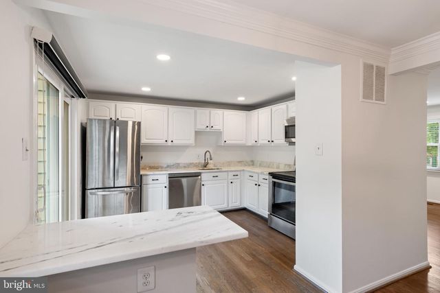 3050 SILENT VALLEY DR, Fairfax, VA 22031