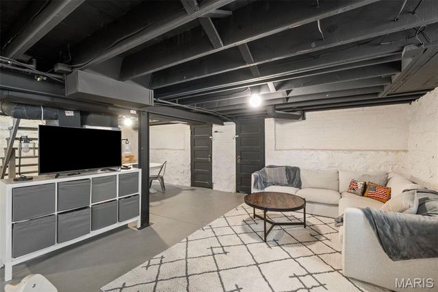 4934 Walsh Street, St Louis, MO 63109