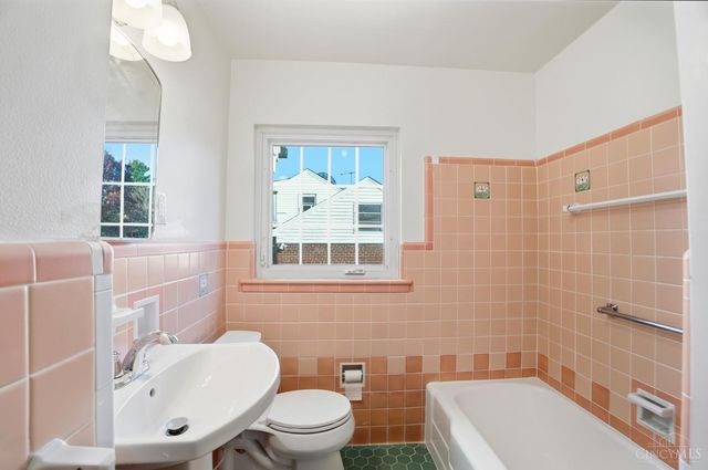 2728 Ridgewood Avenue, Columbia Twp, OH 45213