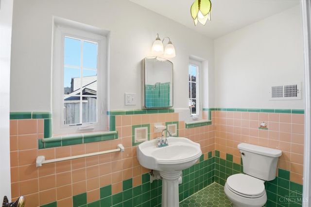 2728 Ridgewood Avenue, Columbia Twp, OH 45213