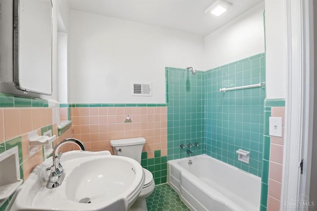 2728 Ridgewood Avenue, Columbia Twp, OH 45213