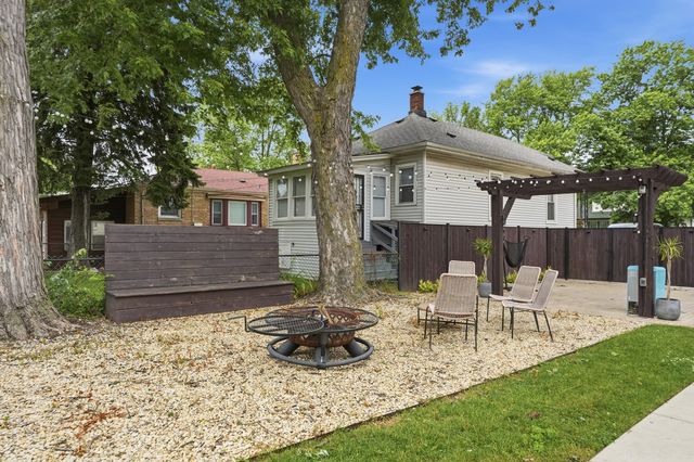 2621 Orchard Street, Blue Island, IL 60406