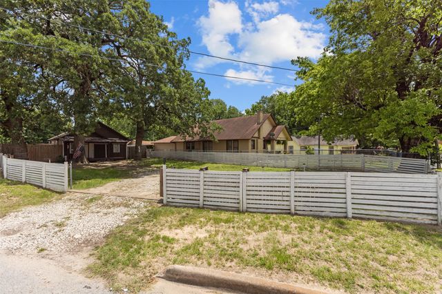 606 N Needmore Street, Athens, TX 75751