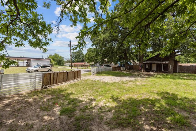 606 N Needmore Street, Athens, TX 75751
