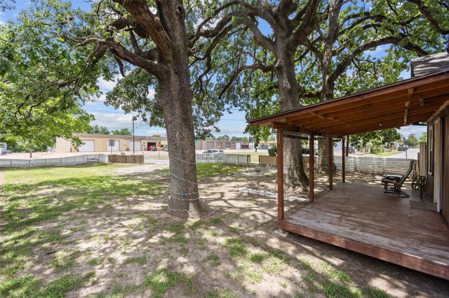 606 N Needmore Street, Athens, TX 75751