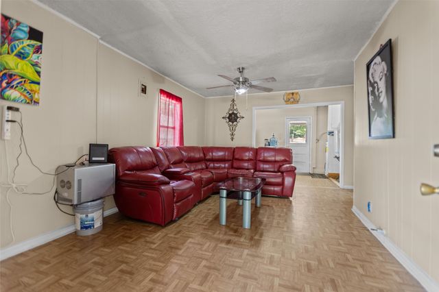 606 N Needmore Street, Athens, TX 75751