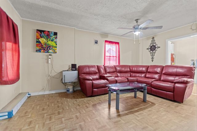 606 N Needmore Street, Athens, TX 75751