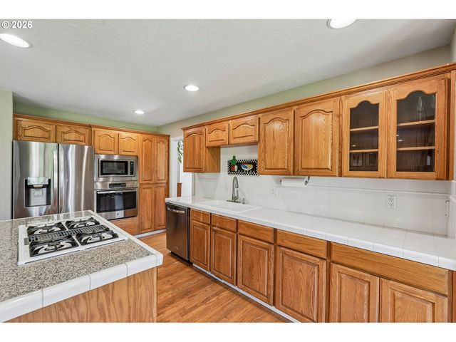 10941 Nw SUPREME Ct, Portland, OR 97229