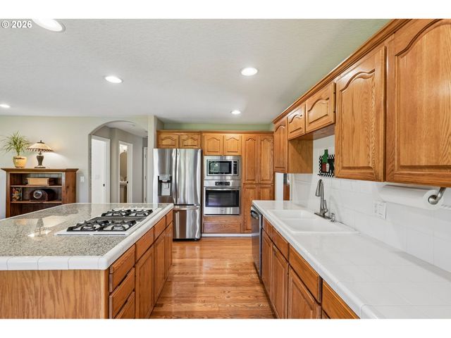 10941 Nw SUPREME Ct, Portland, OR 97229
