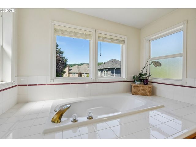 10941 Nw SUPREME Ct, Portland, OR 97229
