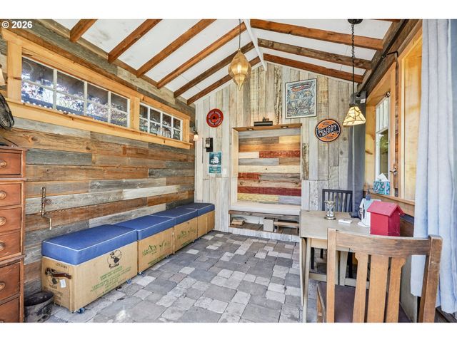 10941 Nw SUPREME Ct, Portland, OR 97229