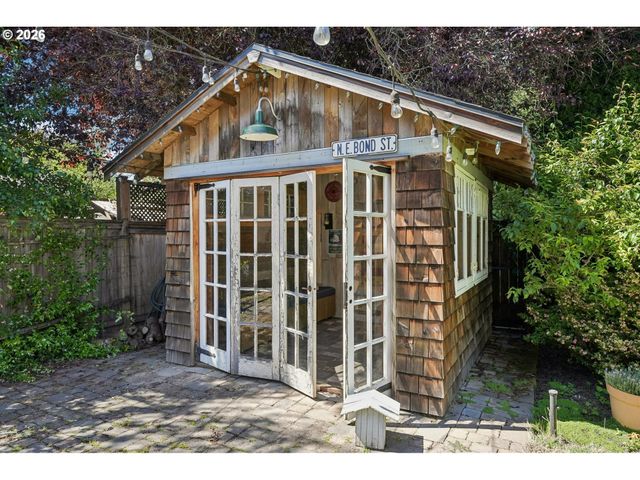 10941 Nw SUPREME Ct, Portland, OR 97229