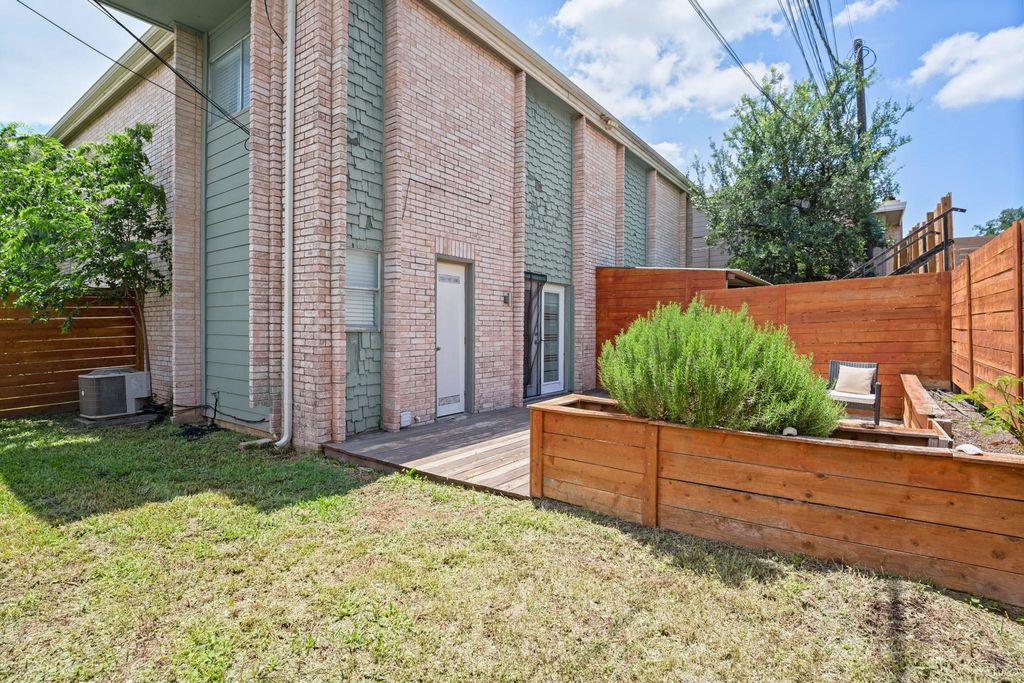 6410 Chimney Creek CIR B, Austin, TX 78723