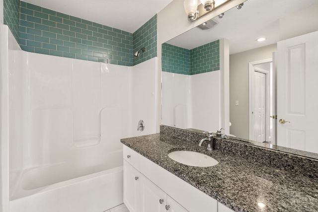 7 Riverwalk Ln 7, Walpole, MA 02032