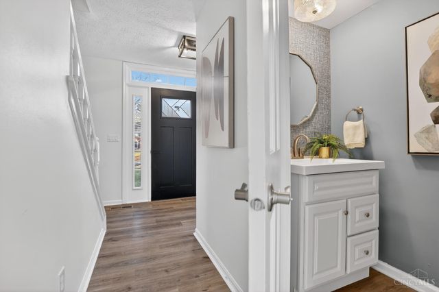 6210 N Shadow Hill Way, Miami Twp, OH 45140