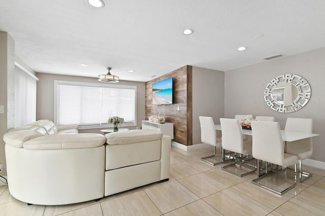 124 Davis Road, Palm Springs, FL 33461