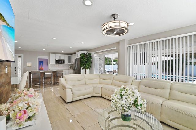 124 Davis Road, Palm Springs, FL 33461
