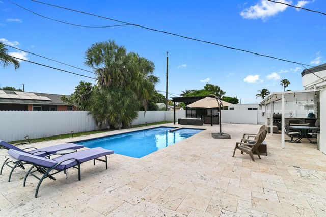 124 Davis Road, Palm Springs, FL 33461