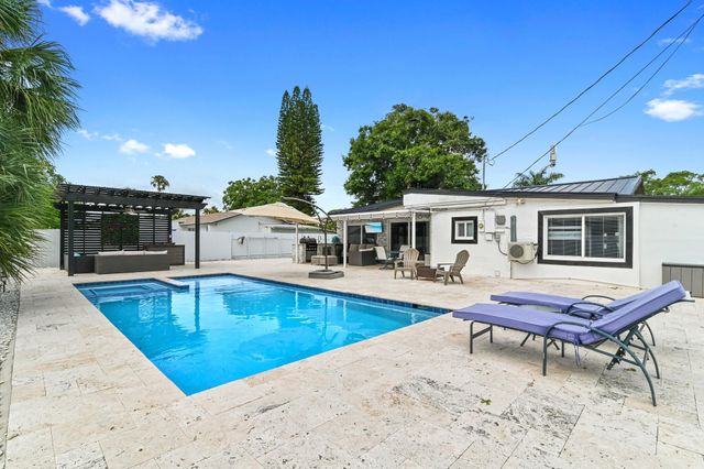 124 Davis Road, Palm Springs, FL 33461