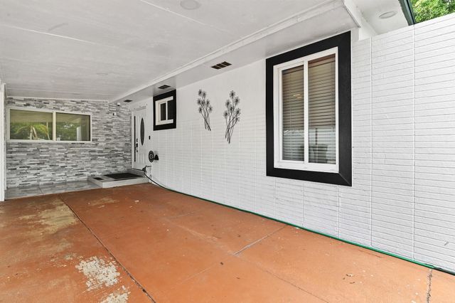 124 Davis Road, Palm Springs, FL 33461