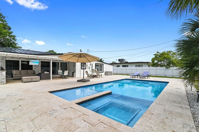 124 Davis Road, Palm Springs, FL 33461