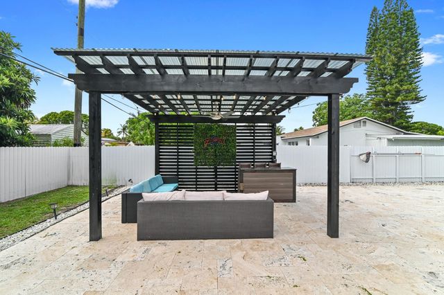 124 Davis Road, Palm Springs, FL 33461