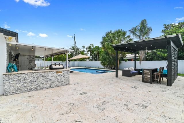 124 Davis Road, Palm Springs, FL 33461