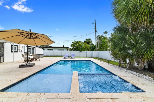 124 Davis Road, Palm Springs, FL 33461