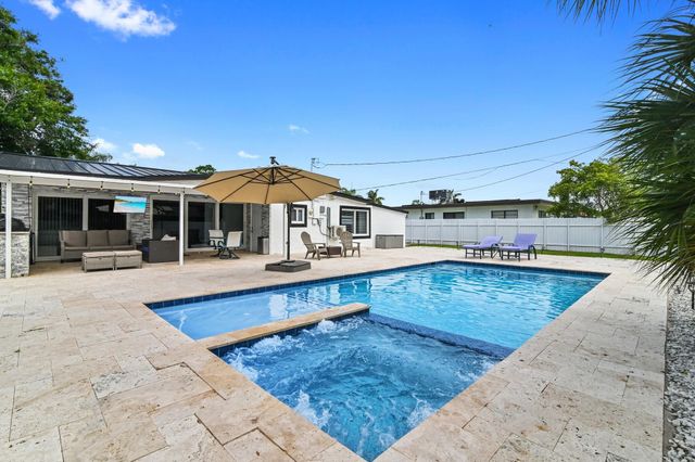 124 Davis Road, Palm Springs, FL 33461
