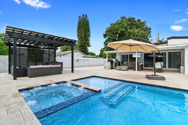 124 Davis Road, Palm Springs, FL 33461