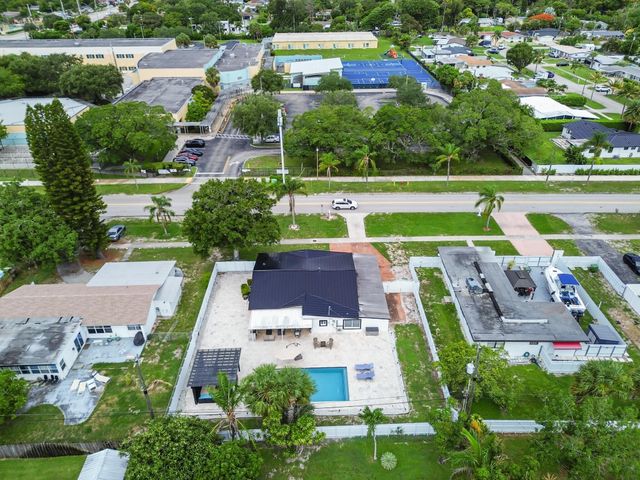 124 Davis Road, Palm Springs, FL 33461