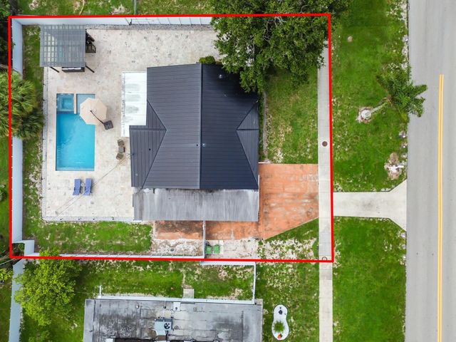 124 Davis Road, Palm Springs, FL 33461