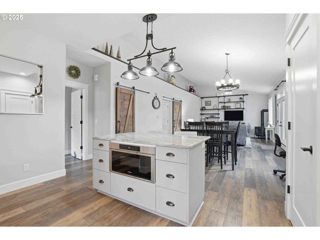 112 SUMMIT VIEW Ave, Salem, OR 97306