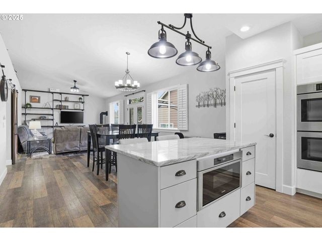 112 SUMMIT VIEW Ave, Salem, OR 97306