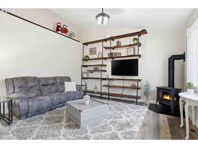 112 SUMMIT VIEW Ave, Salem, OR 97306