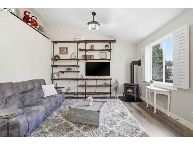 112 SUMMIT VIEW Ave, Salem, OR 97306