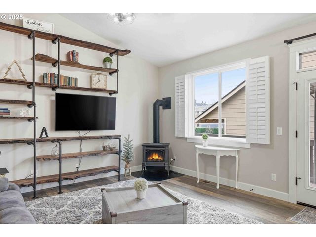 112 SUMMIT VIEW Ave, Salem, OR 97306