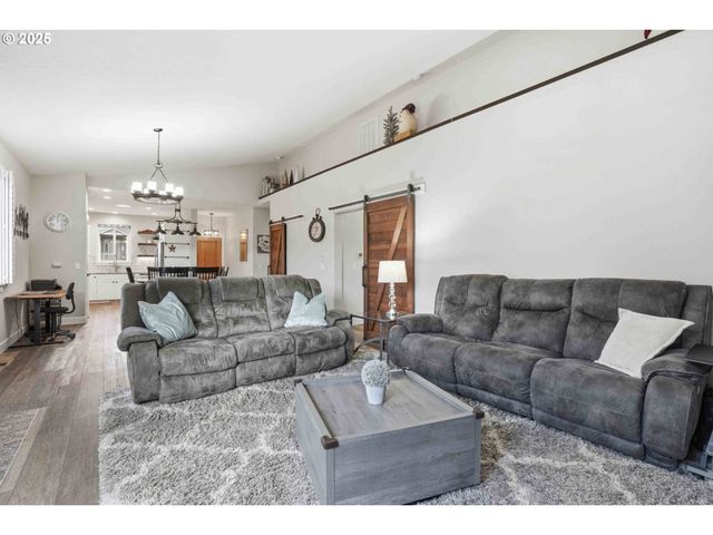 112 SUMMIT VIEW Ave, Salem, OR 97306