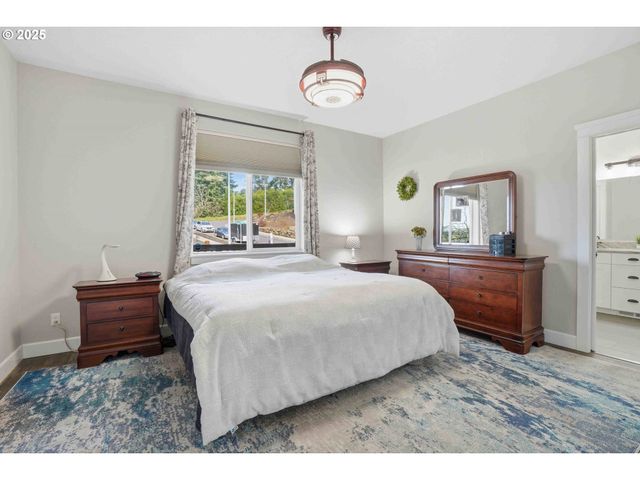 112 SUMMIT VIEW Ave, Salem, OR 97306