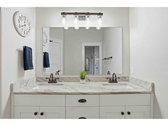 112 SUMMIT VIEW Ave, Salem, OR 97306