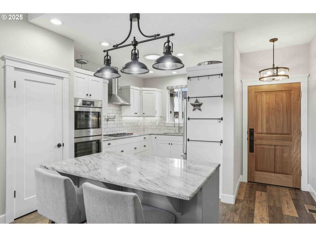 112 SUMMIT VIEW Ave, Salem, OR 97306