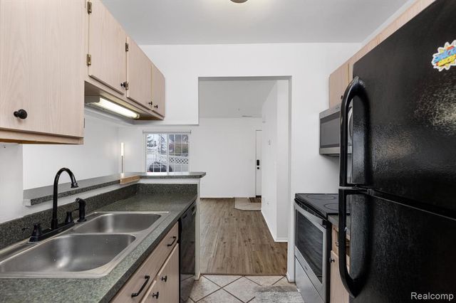 22241 Atlantic Pointe, Farmington Hills, MI 48336