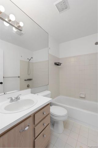 22241 Atlantic Pointe, Farmington Hills, MI 48336